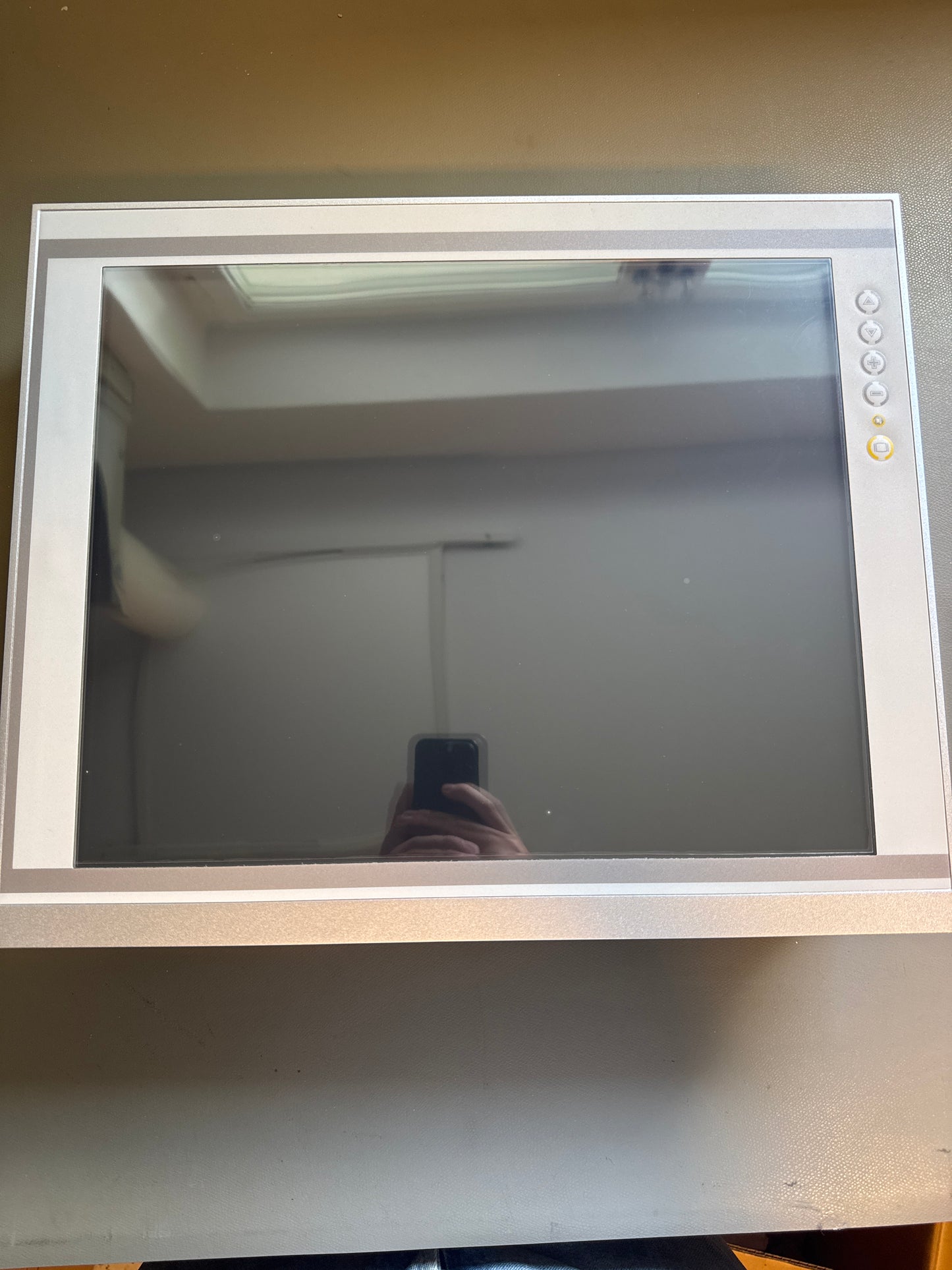 Axiomtek P1177S-881 – 17"