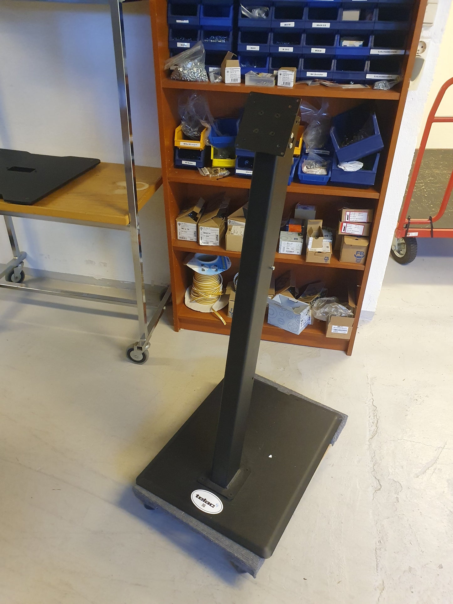 Telac Floor stand 15,6"-27"